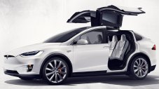 Най-достъпният Tesla Model X се оказа по-бърз от Porsche Cayenne GTS