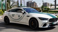Полицията в Дубай се сдоби и с Mercedes-AMG GT