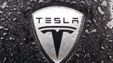 Tesla полека превзема Европа