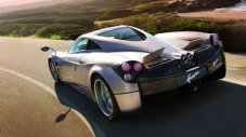 За Huayra се чака три години