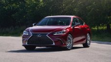 Lexus ES за първи път получи 4х4
