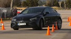 Mercedes EQE победи &bdquo;баткото&ldquo; EQS на &bdquo;Лосовия тест&ldquo;