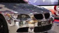 Изцяло хромирано BMW в шоурум в Мюнхен