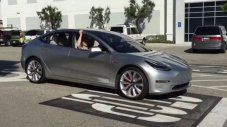 Автопилотът на Tesla спаси човешки живот (ВИДЕО)