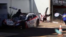 Състезателна кола сгази четирима механици в Бразилия (ВИДЕО)