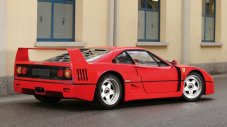 Ferrari F40 закова нов рекорд на аукцион