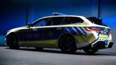 BMW направи полицейско комби с над 700 коня