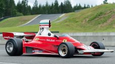 Продават на търг шампионско Ferrari на Лауда