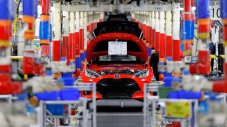 Toyota проверява 1500 точки. Но вратите са монтирани накриво