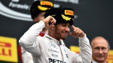Хамилтън няма спиране по пътя към титлата във Формула 1