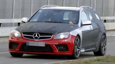 Папараците хванаха и комбито Mercedes-Benz C63 AMG Black Series