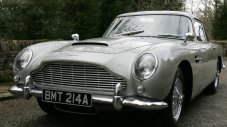 Продават на търг Aston Martin DB5 на Джеймс Бонд