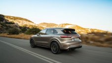 Калъф за 200 долара вкарва Porsche Cayenne и Macan в сервизите