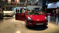 Tesla Model 3 отвя Mercedes, BMW и Audi в Европа
