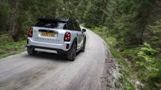 Предно, задно и 4х4 наведнъж: тестваме MINI Countryman SE