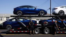 Tesla Model 3 е най-продаваната кола в Европа през декември