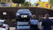 Паркиране на годината: Кола &bdquo;кацна&ldquo; върху друга пред хотел
