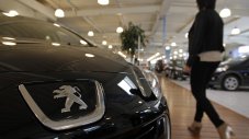 Peugeot видя светлина в тунела