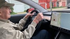 96-годишен американец си купи Tesla Model 3
