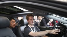 Google представи конкурента на Apple Car Play