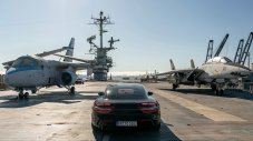 Електрическото Porsche ускори до 145 км/ч и спря напълно на самолетоносач