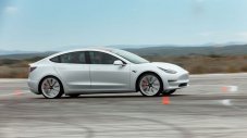 Колко може да измине Tesla Model 3 с напълно разредена батерия (ВИДЕО)