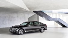 Дефектни еърбеци препъват и новото BMW 7-Series