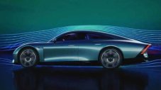 Mercedes използва Формула 1, за да се състезава с Tesla