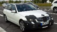 Първи снимки от интериора на обновената C-Class