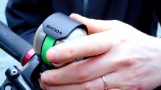 Skoda реши проблем с блъскането на пешеходци от скутери и велосипеди