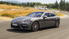 Шефът на Bugatti кара Porsche Panamera Sport Turismo