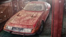 Рядко Ferrari, прекарало 40 години в гараж, се продава на търг