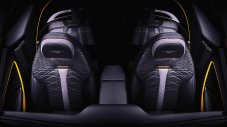 Bentley показа салона на най-скъпия си модел