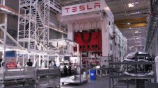 Tesla ще прави по 500 000 коли на година в Китай