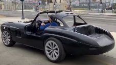 Украинци изрязаха Tesla Model 3, за да направят Mercedes 300 SL Gullwing