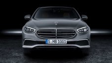 И Mercedes-Benz Е-Class остана без украшението си