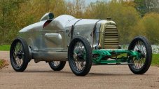 Aston Martin е най-тясната състезателна кола в света