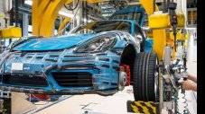 Porsche ще поставя фалшиви чипове на колите си