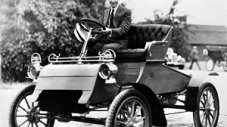 На 23 юли 1903 г. Хенри Форд продава първия си автомобил