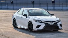 Toyota изостава от графика за новата Camry