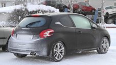 Peugeot 208 хвърля ръкавицата на Volkswagen Polo GTI 