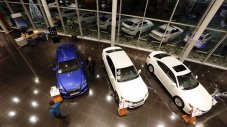 Автомобилни компании спряха продажбите си в Русия