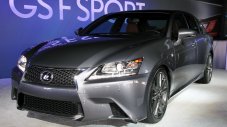 Lexus атакува BMW M5 с V10 модел