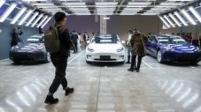 Tesla повече няма да връща пари срещу коли