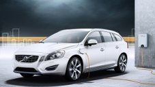Volvo V60 Plug-In Hybrid обещава рекорд по икономичност