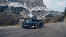 Porsche 935 Kremer K3 заличава границата между пистата и пътя