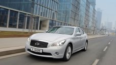 Infiniti M35h стана още по-икономичен