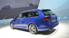 Volkswagen показа първото комби Golf R-Line