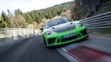 Porsche 911 GT3 RS слезе под 7 минути на &bdquo;Нюрбургринг&rdquo; (ВИДЕО)