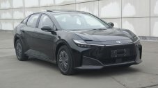 Електрическият седан на Toyota се оказа по-голям от Corolla